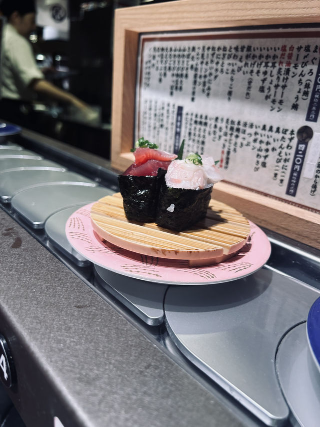 Conveyor Belt Sushi in Susukino 🇯🇵