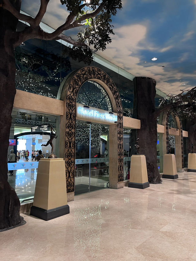 World’s Largest Welcome – First World Hotel Lobby Buzz