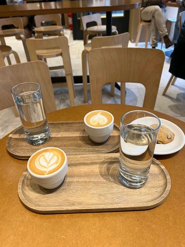 Serafim • Coffee • Bar