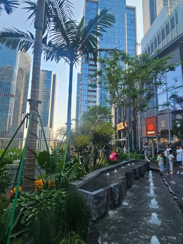 全新開幕的寶安大悅城，男女老幼都適合來逛逛！