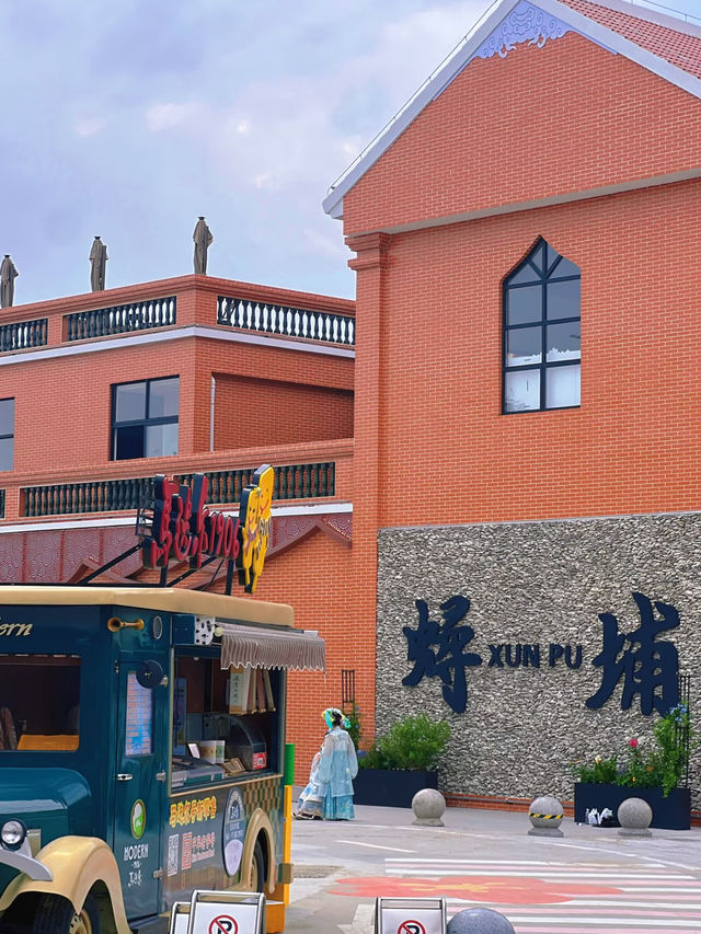 🌸✨The Flower-Adorned Container Street in Xunpu Is Simply Stunning!