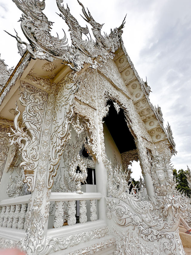 The Taj Mahal of Thailand Wat Rong Khun temple 