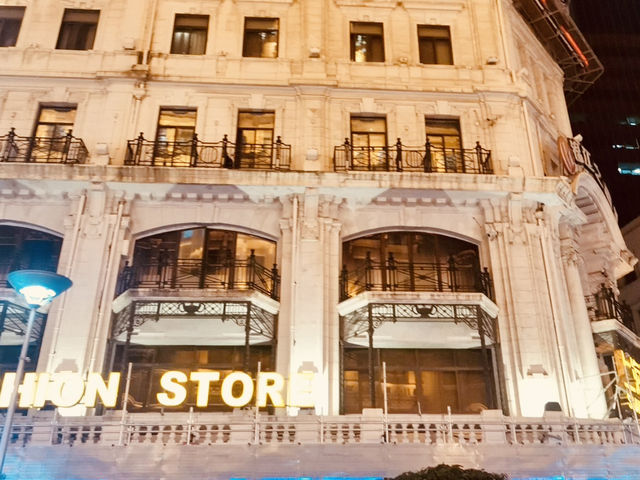 A Vibrant Labyrinth of Traditional Shopping and Cultural Discoveries
