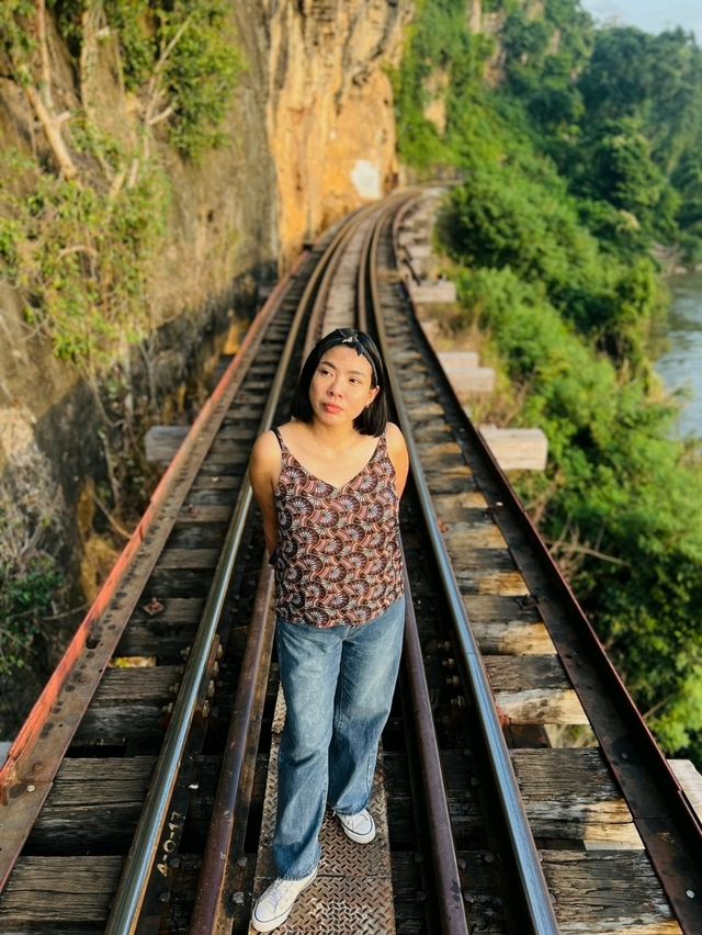 🚉 ถ่ายรูปคิวท์ ๆ กับทางรถไฟสายมรณะ สถานีถ้ำกระแซ