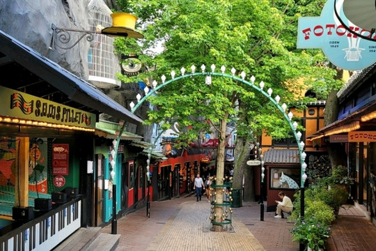 🇩🇰コペンハーゲン] 北欧の魅力が詰まった遊園地！チボリ公園 | Trip