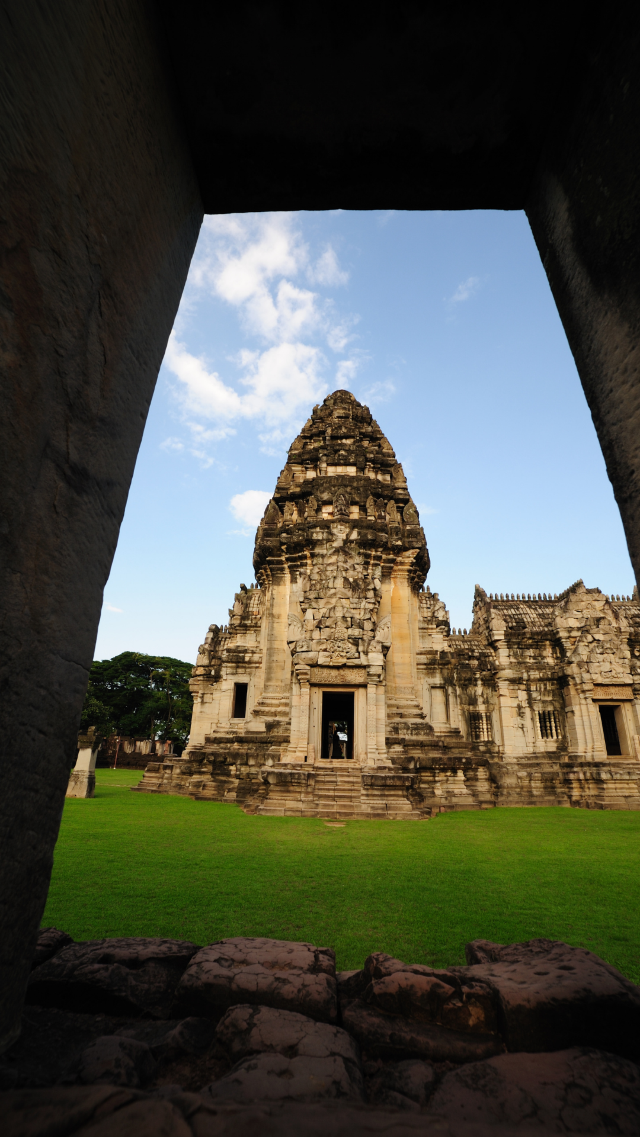  ปราสาทหินพิมาย เสน่ห์แห่งอารยธรรมขอมกลางโคราช