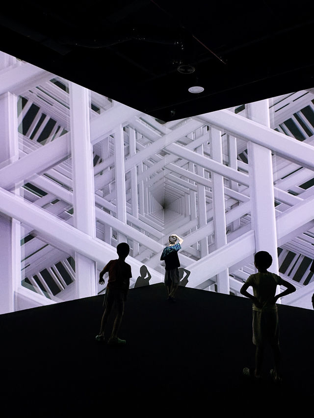 Immersive Dreams: A Surreal Insta-Experience