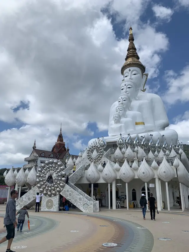 📍ผาซ่อนแก้ว…งดงามทั้งศรัทธาและธรรมชาติ 🏞️🙏✨