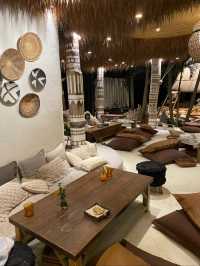 🌴【芭提雅Cave Beach Club｜天然岩洞的夢幻海灘度假餐廳】  