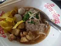ร้านเตี๋ยวเอียะ ก๋วยเตี๋ยวต้มยำ หมูบะช่อ