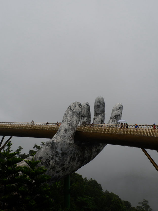 ดานัง บานาฮิลล์ในวันที่ฝนตก