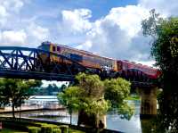 รถไฟท่องเที่ยว Royal Blossom