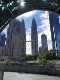 จุดถ่ายภาพสะพานสวยแปลกตา Saloma Link Bridge