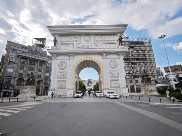 一座城市的榮耀與爭議，「史高比耶2014計畫」的產物#北馬其頓凱旋門（Porta Macedonia）-Skopje North Macedonia