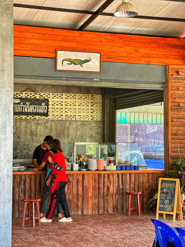 “ลาบเหนือแท้ ๆ ที่เชียงราย — ร้านลาบกำนันดวงแก้ว” 
