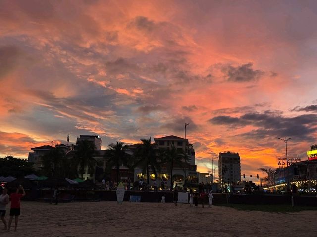 베트남 다낭 미케비치의 아름다운 일몰 베트남 다낭 미케비치의 아름다운 일몰
