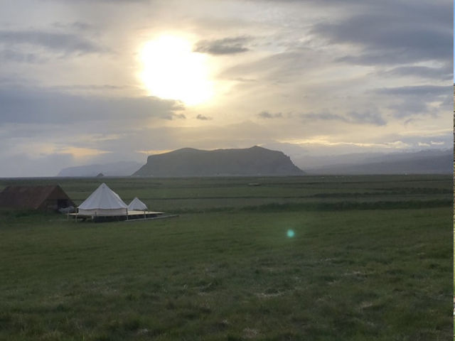 典型北歐教堂設計:紅色屋頂+白白牆身,好搶眼 典型北歐教堂設計:紅色屋頂+白白牆身,好搶眼