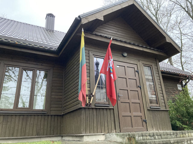 静寂に包まれた湖に佇むカウナス城 静寂に包まれた湖に佇むカウナス城