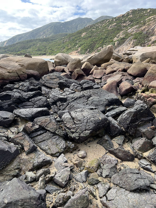 香港隱世海灘🌊模達灣 x 石排灣打卡攻略！絕美薑花田＋手指岩石✨