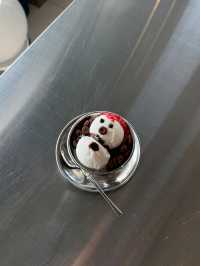 화이트우드 무드의 신상 감성카페 — 코클렌(Coclen)