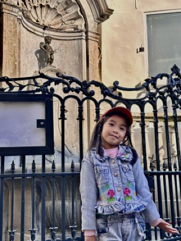 벨기에 브뤼셀에 있는 소변 테마의 상징적인 랜드마크 세 곳 | 아기, 어린 소녀, 강아지를 한 번에 모아 보세요 😂