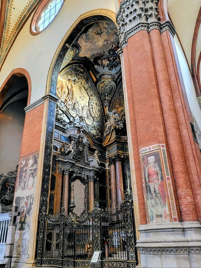 世界一の大きさの教会⛪️になるはずだった | Trip.com ボローニャ