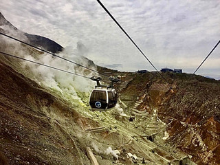 五顆黑雞蛋,兩種獨特的冰淇淋和一座火山🌋