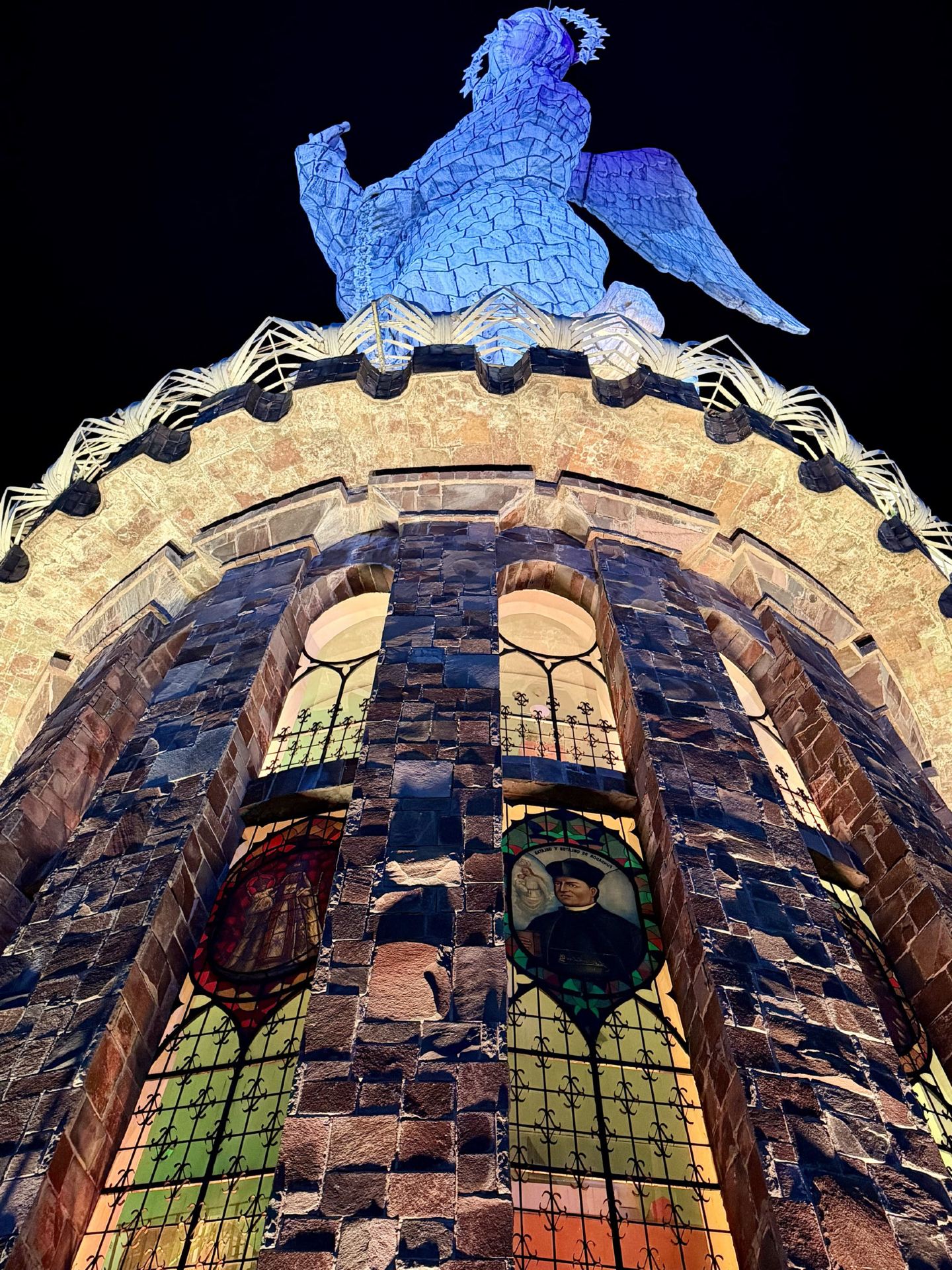 Quito by Night: The Ultimate Guide to El Panecillo, the Winged Virgin, and Vintage Beetle Tours