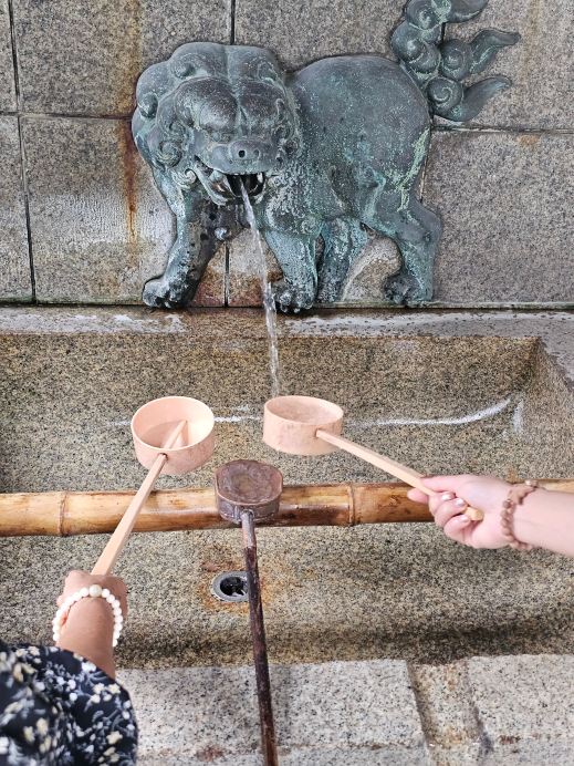 🇯🇵✨ How to wash your hands and rinse your mouth before entering a Japanese shrine (Temizu / 手水) ⛩️🙏
