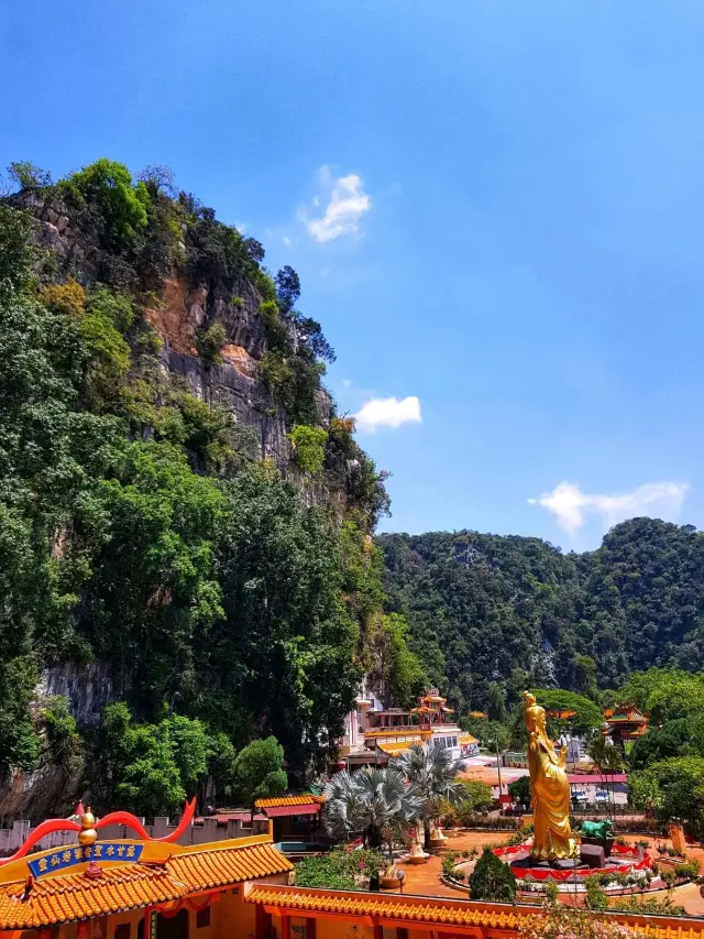 A cave temple in Ipho