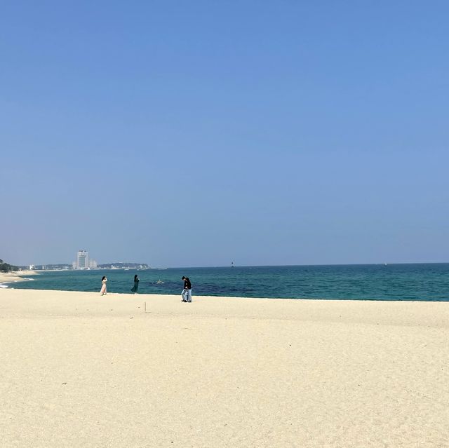 우리나라 맞아? 알록달록한 방파제가 있는 해수욕장
