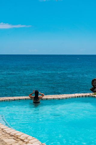 Infinity Pool Views, Jerk, Local Shopping, and Dinner in Negril