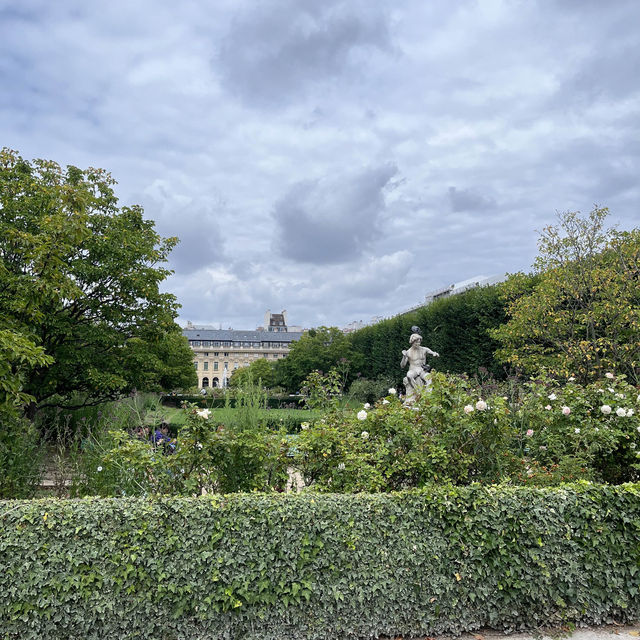 An enjoyable afternoon in Paris!