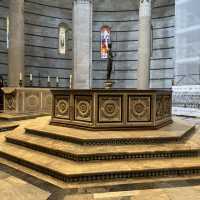 The Leaning Tower of Pisa : Effortlessly Tilted