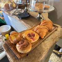 A Taste of Elegance in the Cotswolds: Lunch at Huxleys cafe