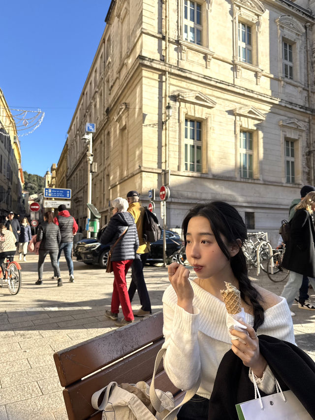 겨울에도 화사한 니스의 꽃시장🌷