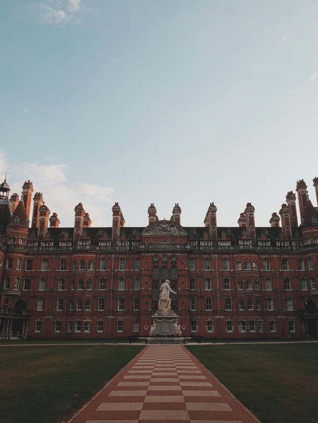 Ultimate London Day Trip – From Borough Market to Royal Holloway & Beyond! 