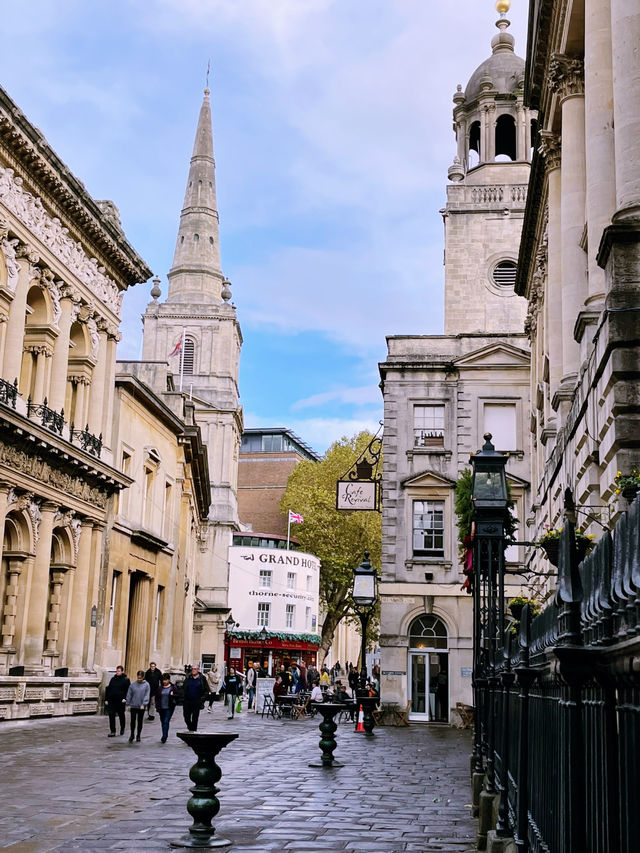 Bristol Old City: A Walk Through Time 🏛️✨