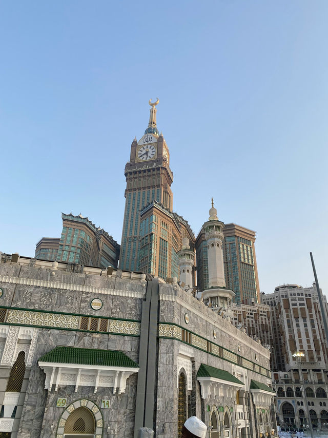 Makkah’s Sacred Serenity at Night 🌙