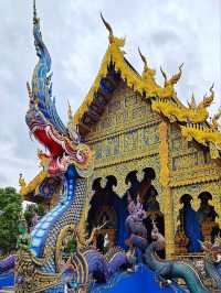 Rong Suea Ten: The Blue Temple That Blends Tradition with Bold Artistry