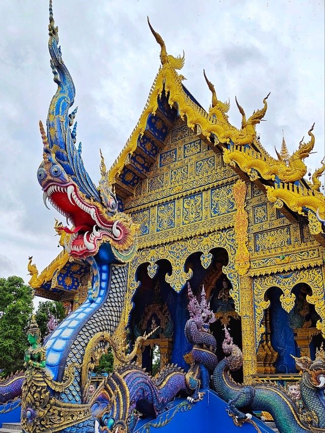 Rong Suea Ten: The Blue Temple That Blends Tradition with Bold Artistry