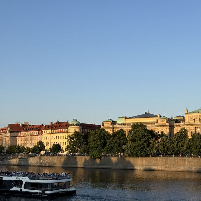 🇨🇿 Prague Travel Guide: The City of a Hundred Spires