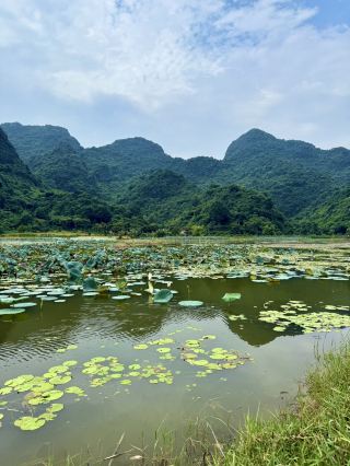 🥾 Backpacking Through the Wild – Big Views, Small Budget