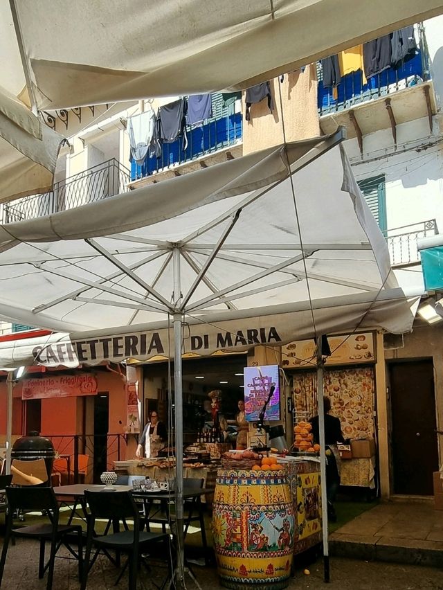 Tasty Moments at Mercato Ballarò – A Foodie’s Delight in Palermo