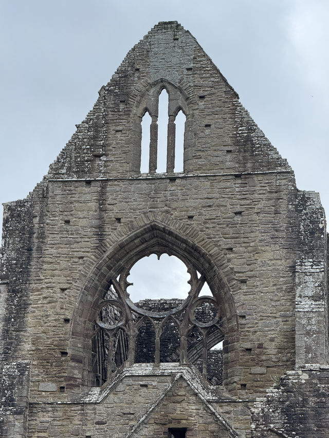 The Monumental Tintern Abbey, How Can A Ruin Be So Mesmerising?!