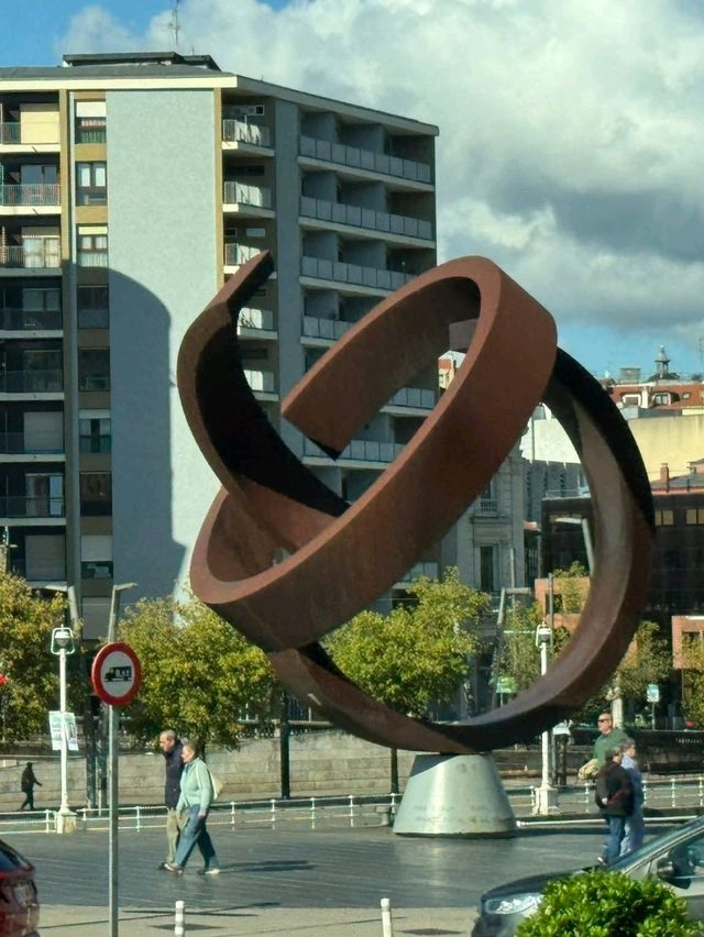 Bilbao's Giant Puppy: The World's Largest Flower-Covered Sculpture Guards the Guggenheim
