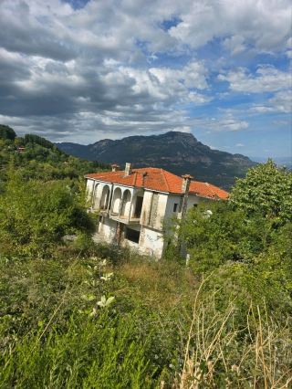 Ropoto's Tilting Church: 17° Lean Defies Gravity in Greece's Sinking Village