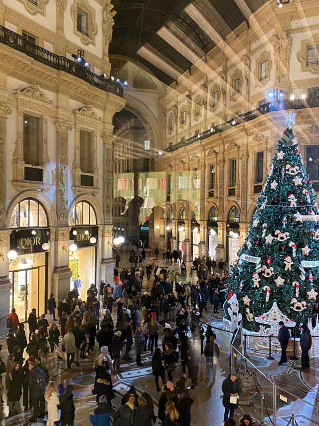 Architectural Magic🎁 Winter in Milan, Italy 🇮🇹 Architectural Magic🎁 Winter in Milan, Italy 🇮🇹