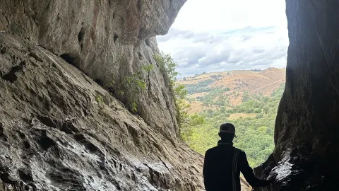 トールズ・ケイブ|ピーク・ディストリクトでお手軽アドベンチャー。 — traveler post in アッシュボーン