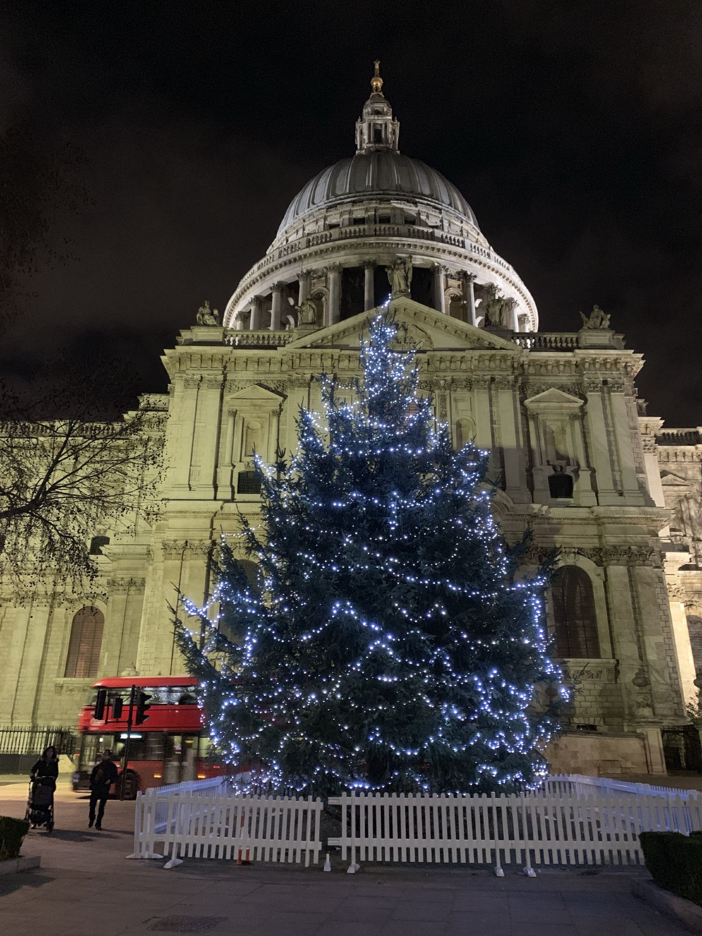 🎄✨ NEED A LITTLE TRAVEL THERAPY? LONDON AT CHRISTMAS IS THE ANSWER! 🇬🇧❤️
